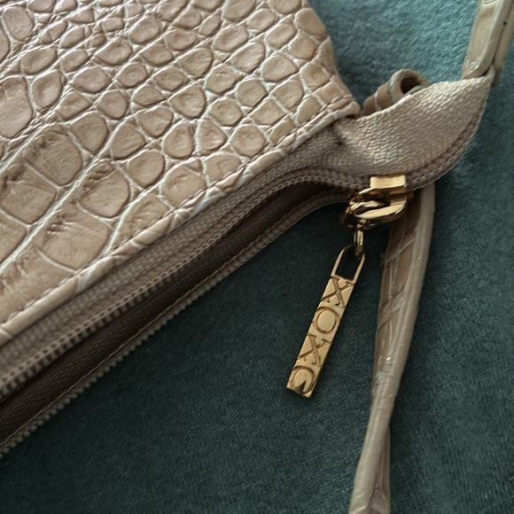 Xoxo faux croc skin leather yak shoulder bag with gold hardware - Picture 13 of 14